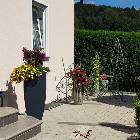 Ferienwohnung Toni Mit Balkon Und Garten Pemfling Exterior photo