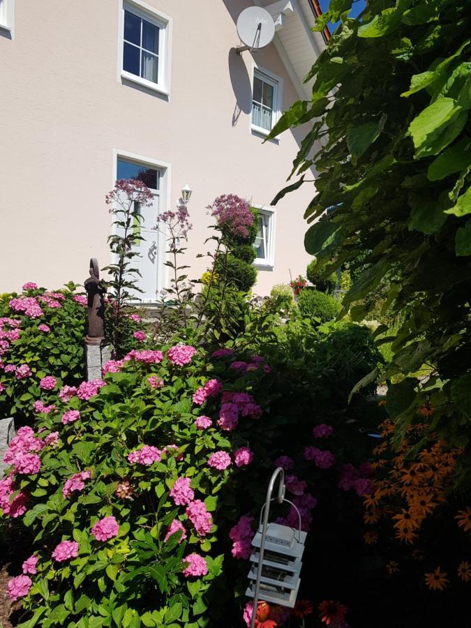 Ferienwohnung Toni Mit Balkon Und Garten Pemfling Exterior photo