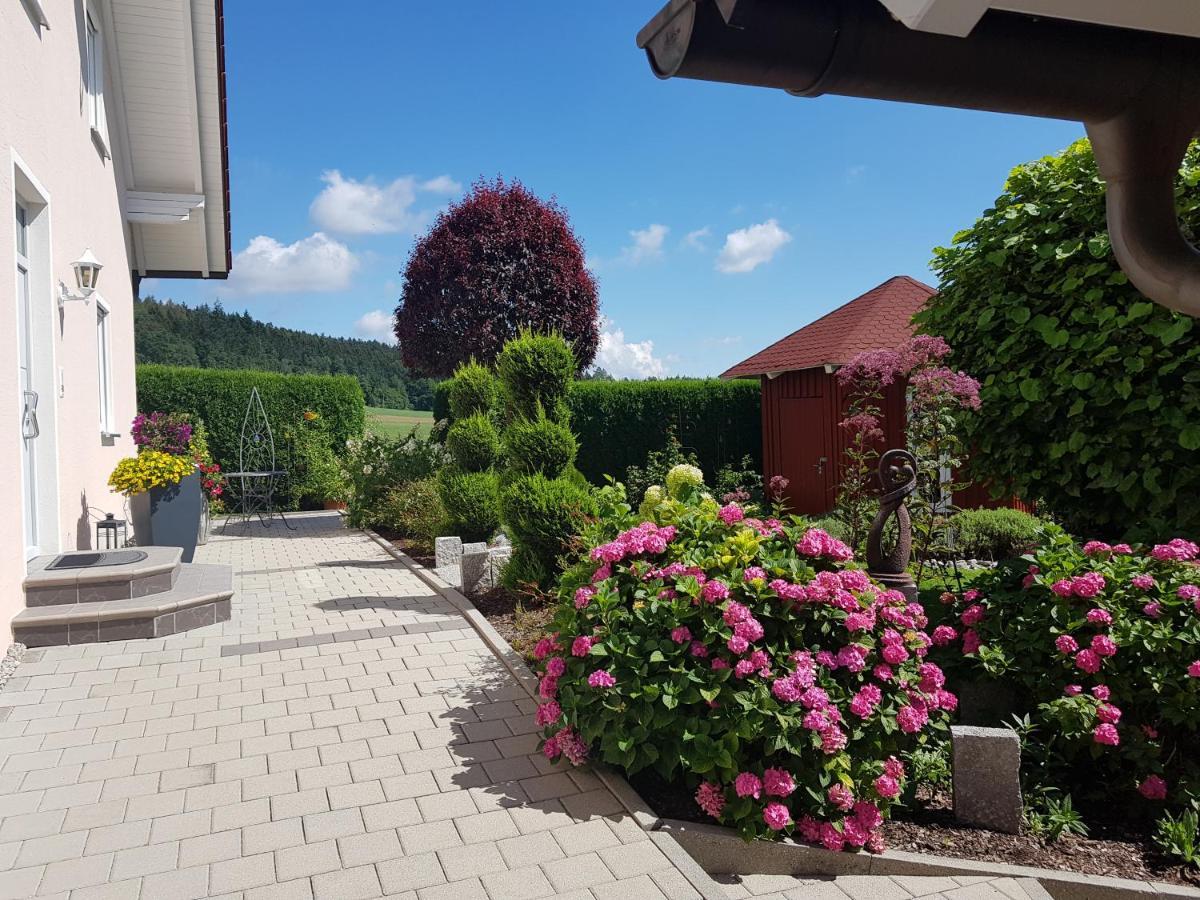 Ferienwohnung Toni Mit Balkon Und Garten Pemfling Exterior photo