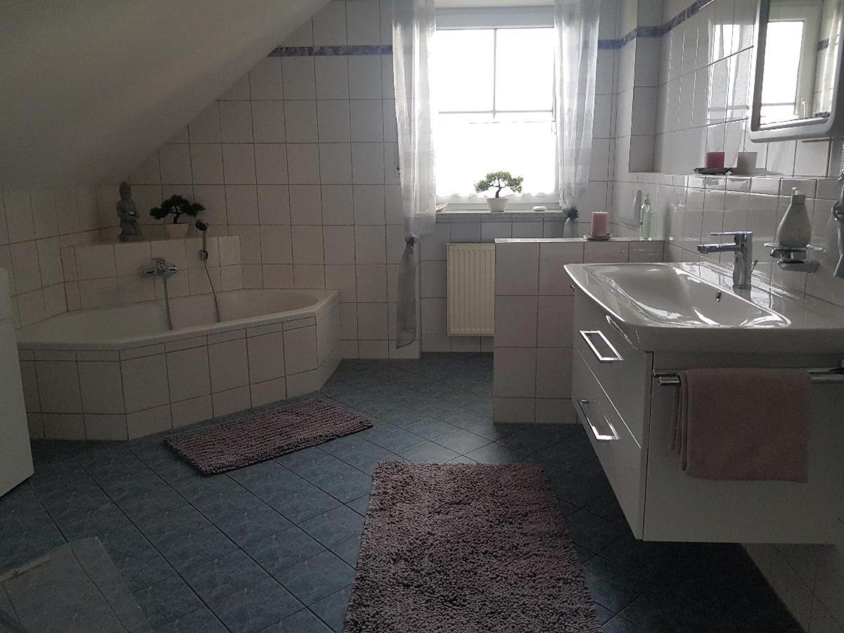 Ferienwohnung Toni Mit Balkon Und Garten Pemfling Exterior photo